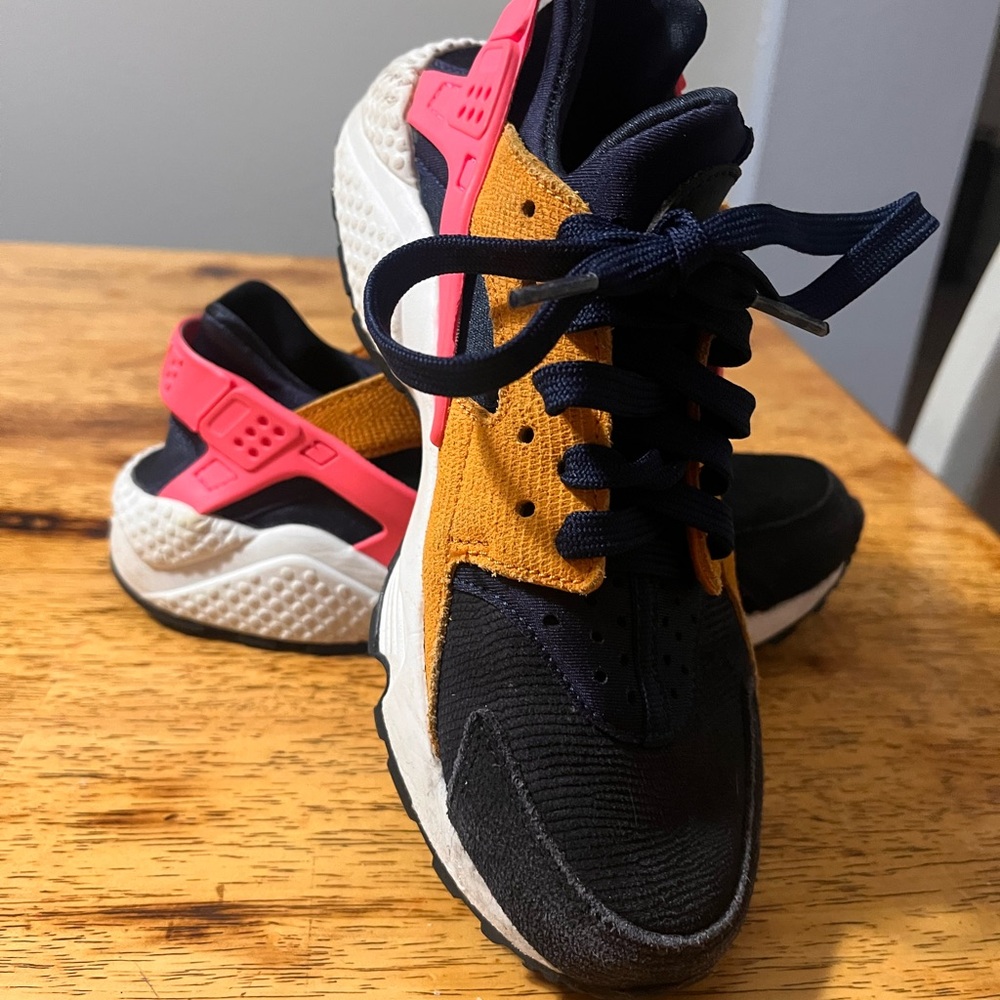Women's Nike Air Huarache Run Premium Light Weight Athletic Sneakers Size 6.5
